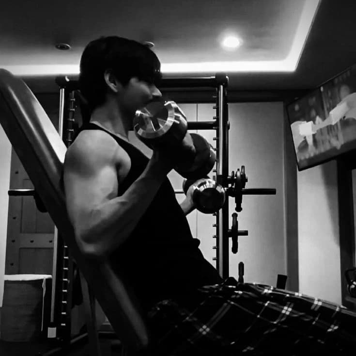 Kim Taehyung. thumbnail