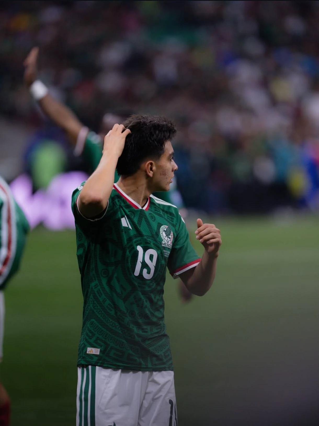 Gilberto Mora thumbnail