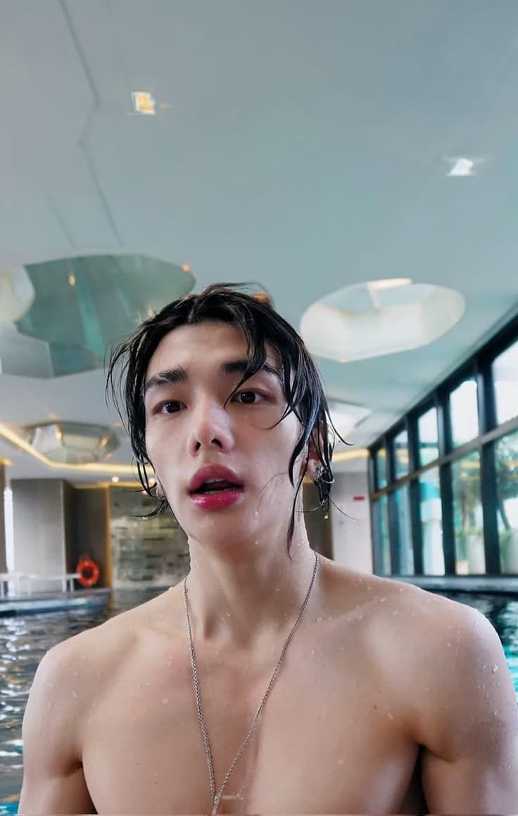 Hyunjin 🥟 thumbnail
