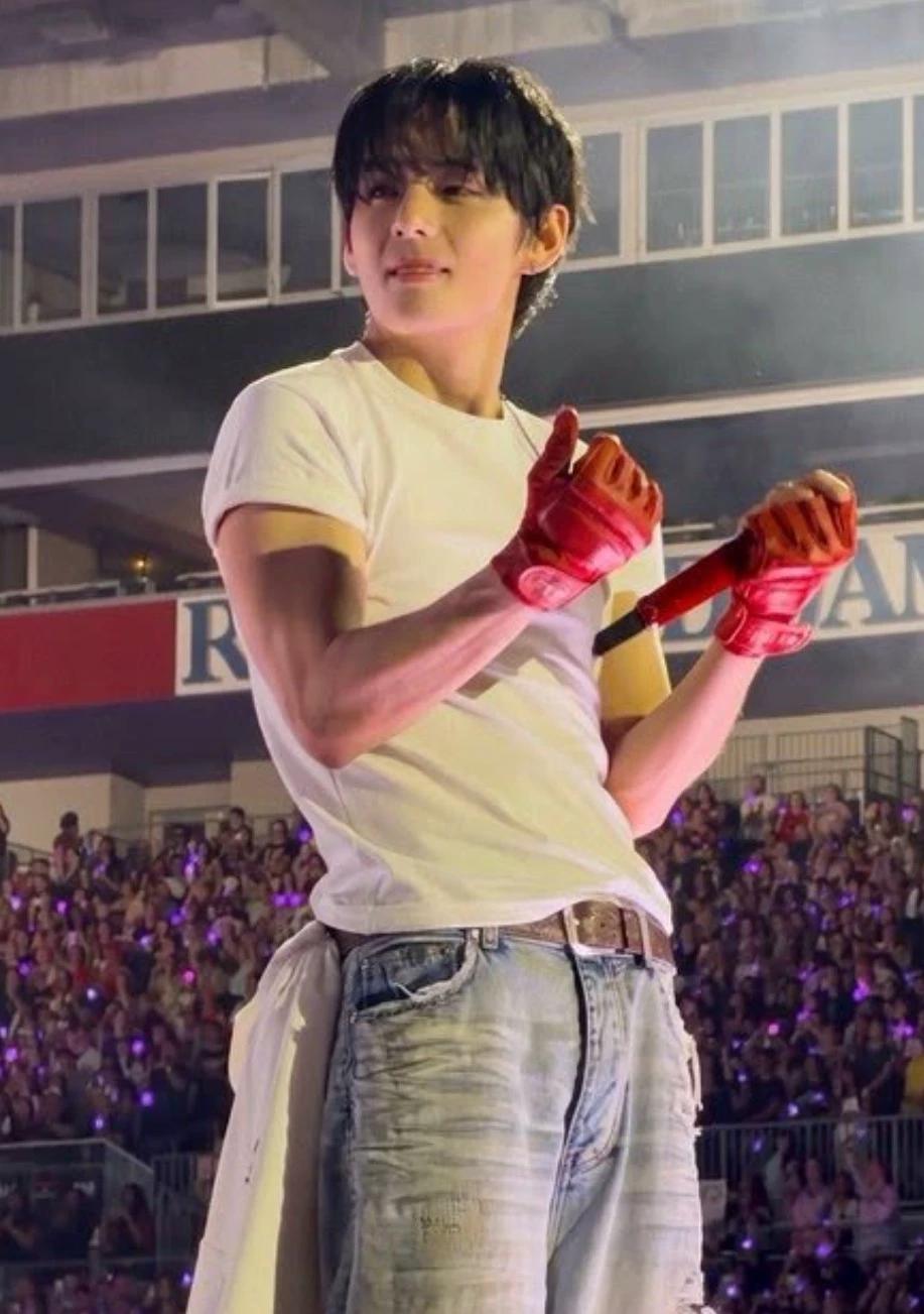 Kim taehyung  thumbnail
