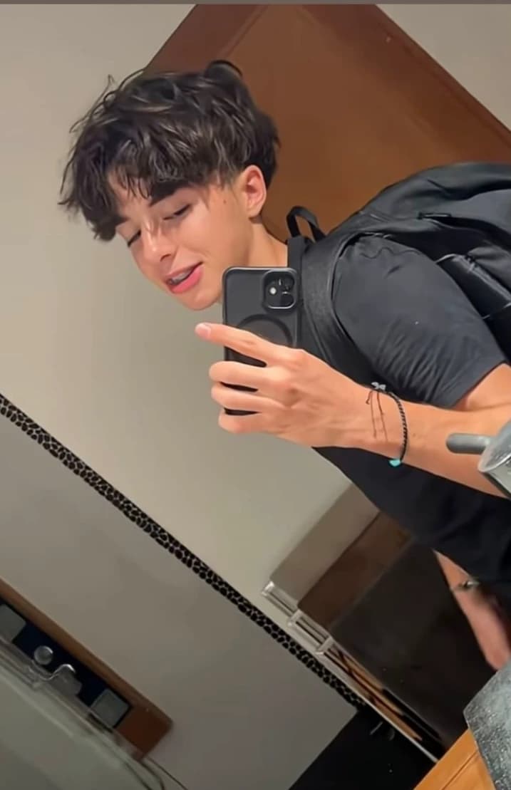 Alex thumbnail