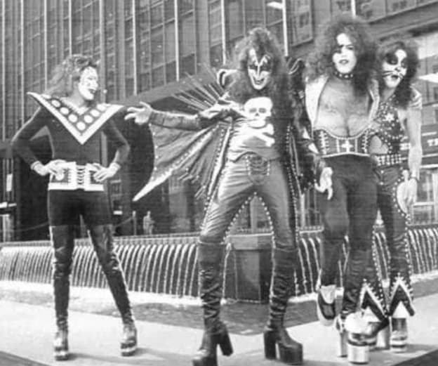 Kiss thumbnail