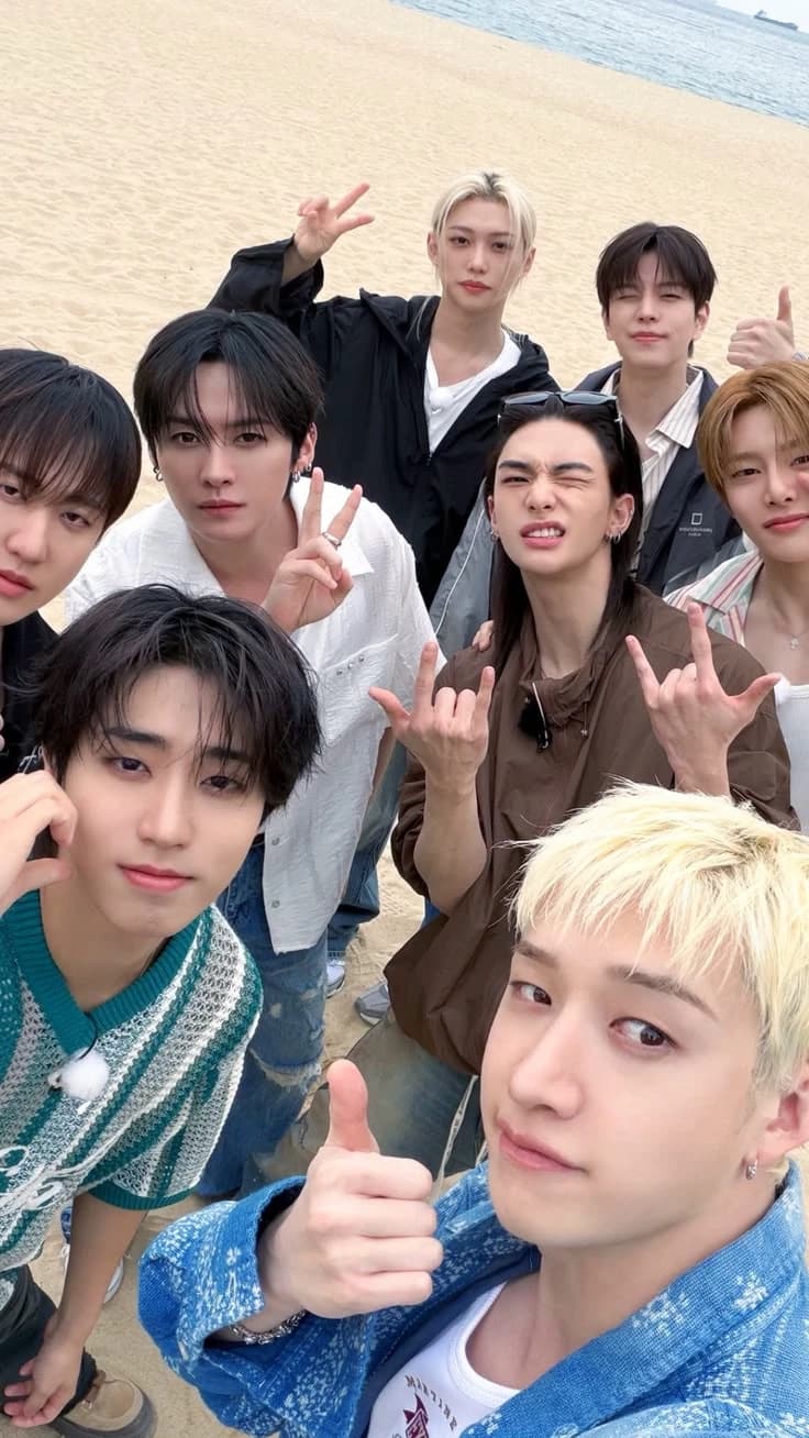Stray kids thumbnail