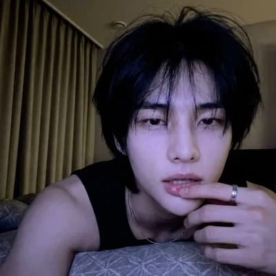 Hwang Hyunjin  thumbnail