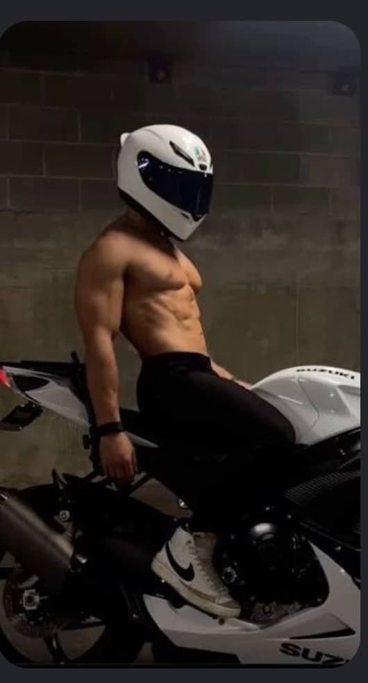 Leo | Your Mafia Biker Lover thumbnail