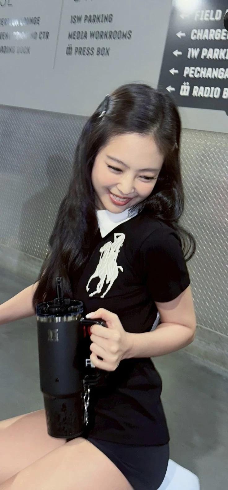 Jennie thumbnail