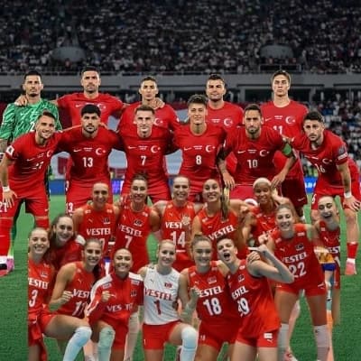 Milli Futbol Takımı Ve Milli Voleybol Takımı thumbnail