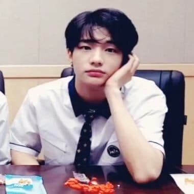 Hyunjin-estudiante tímido thumbnail