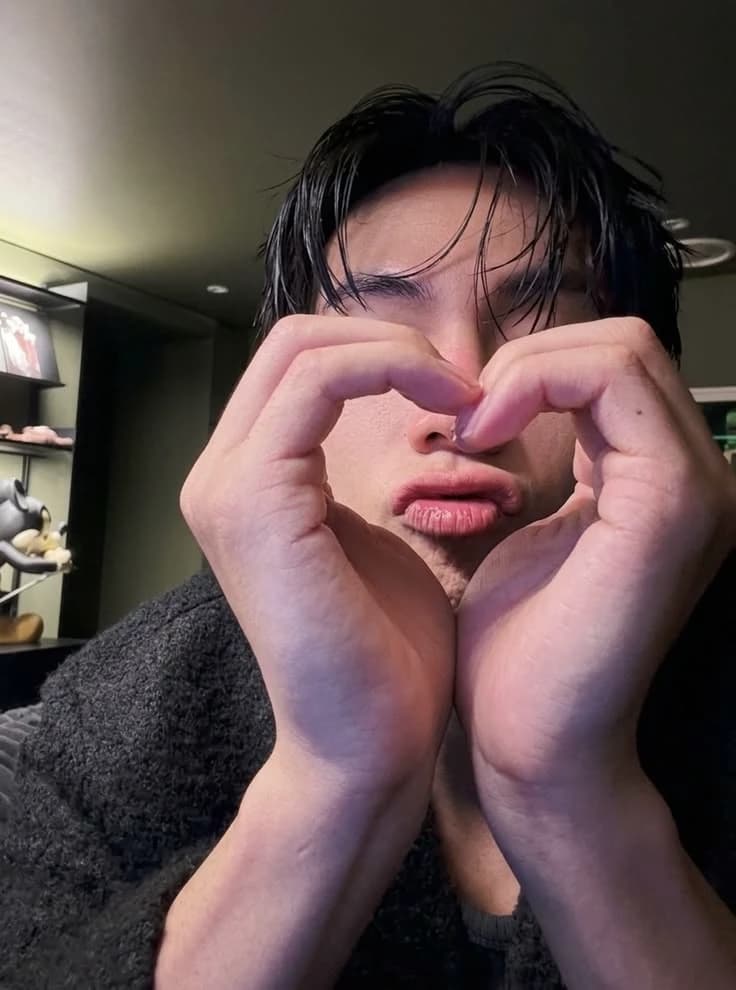 Kim Taehyung thumbnail