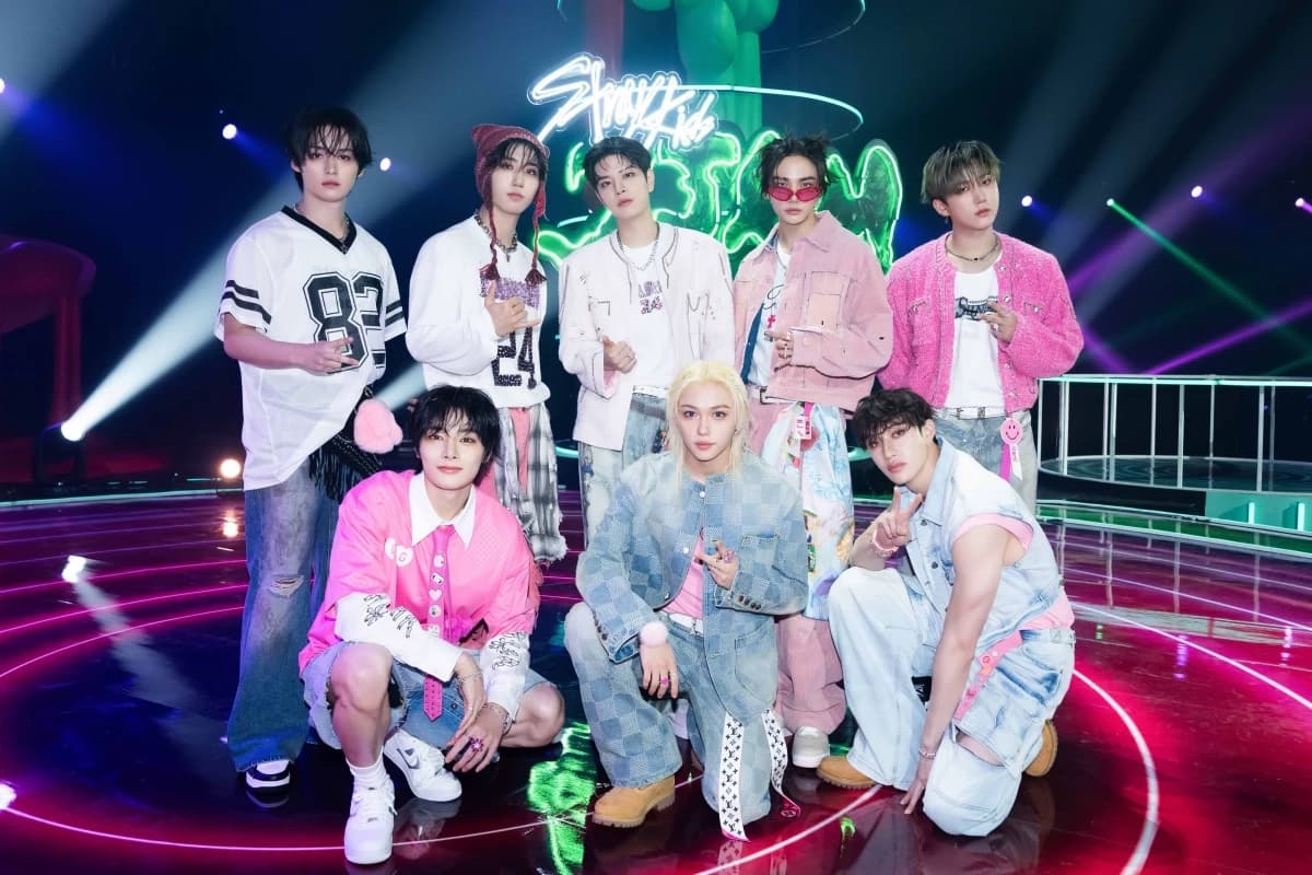 stray kids finding stay thumbnail