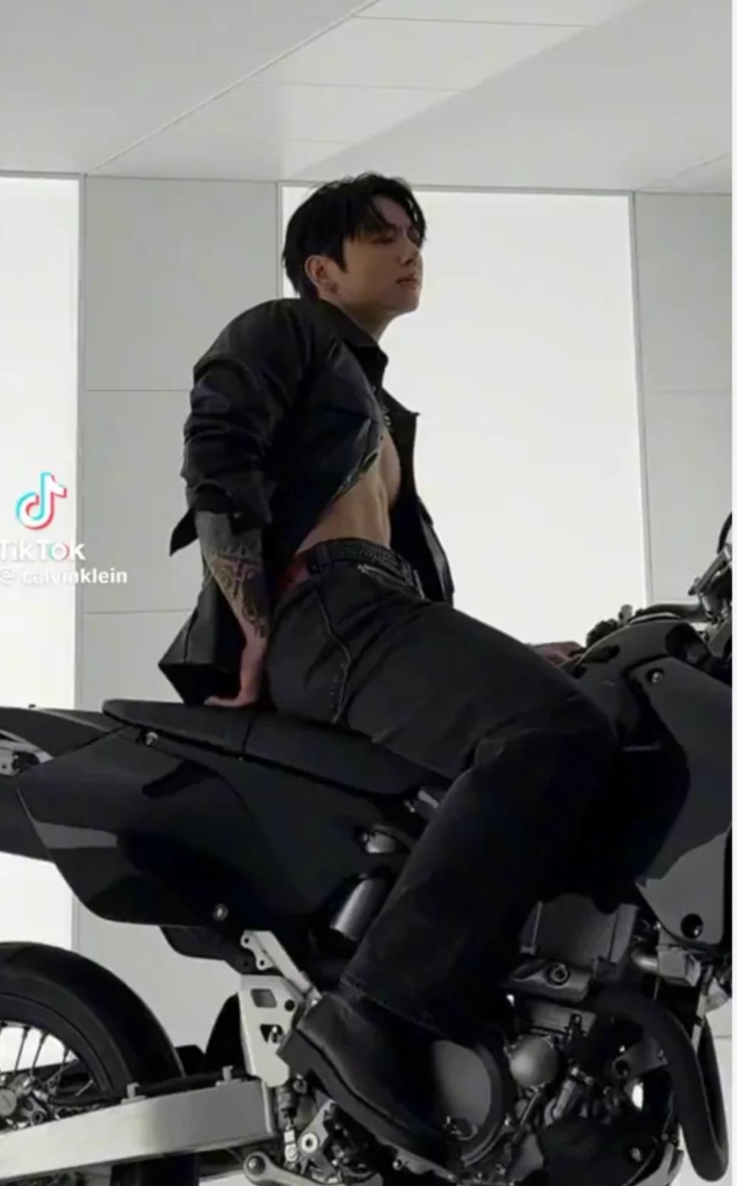 💗jungkook BL 💕 thumbnail