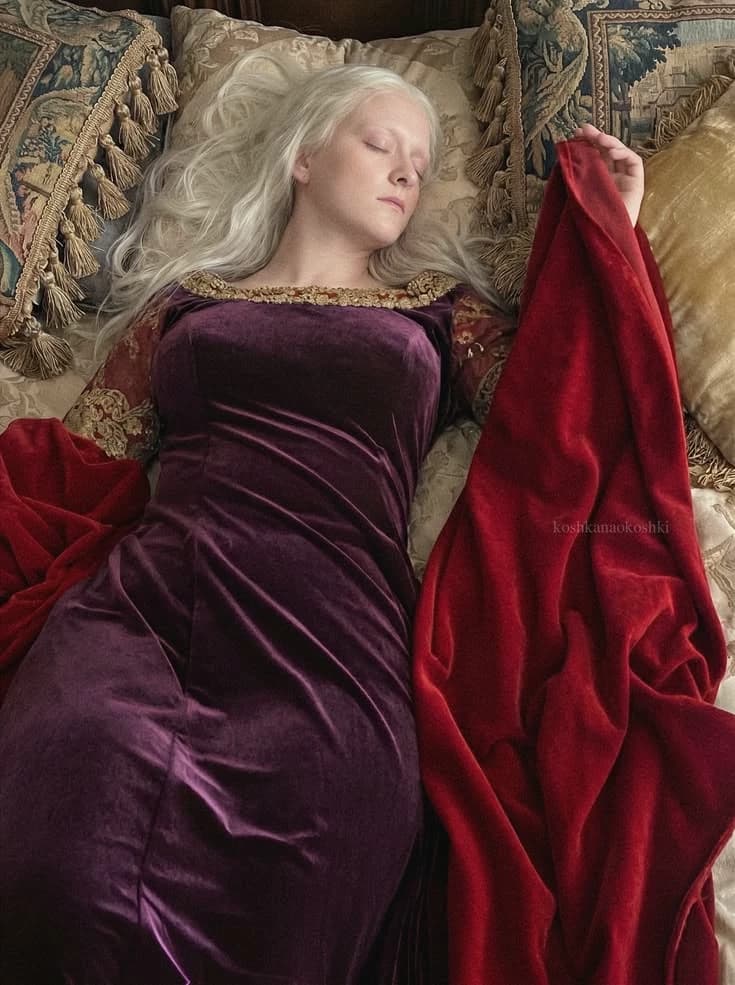 Helaena Targaryen, your sister-wife thumbnail