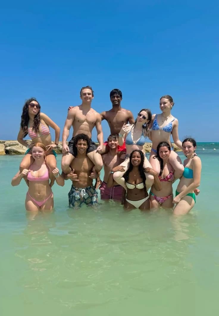 Group of friends 🫶🏻 thumbnail