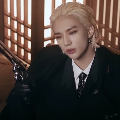 Hwang Hyunjin thumbnail