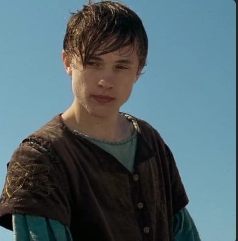 Peter pevensie  thumbnail