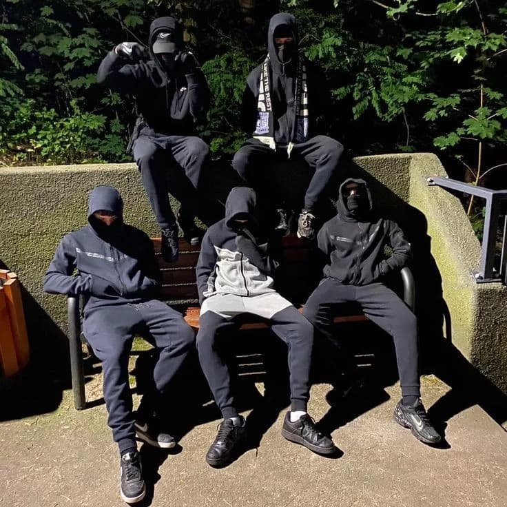 Group of unknown men thumbnail