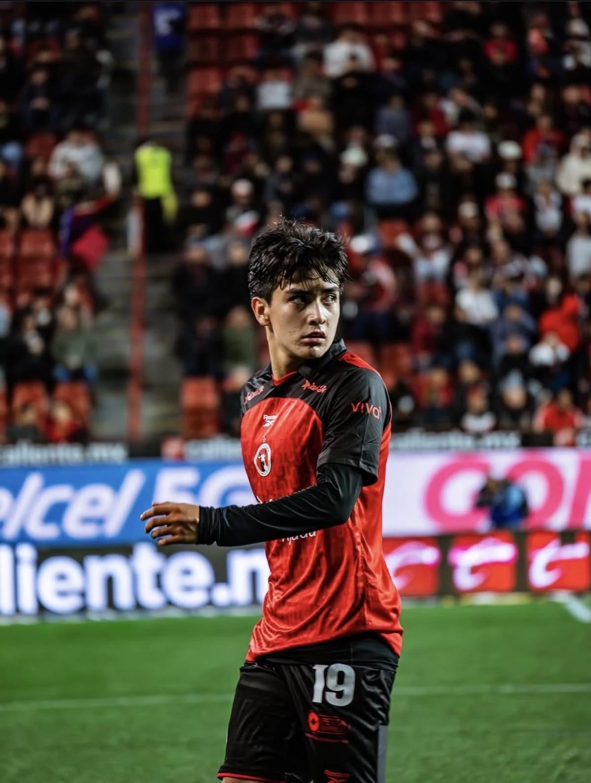 Gilberto Mora thumbnail