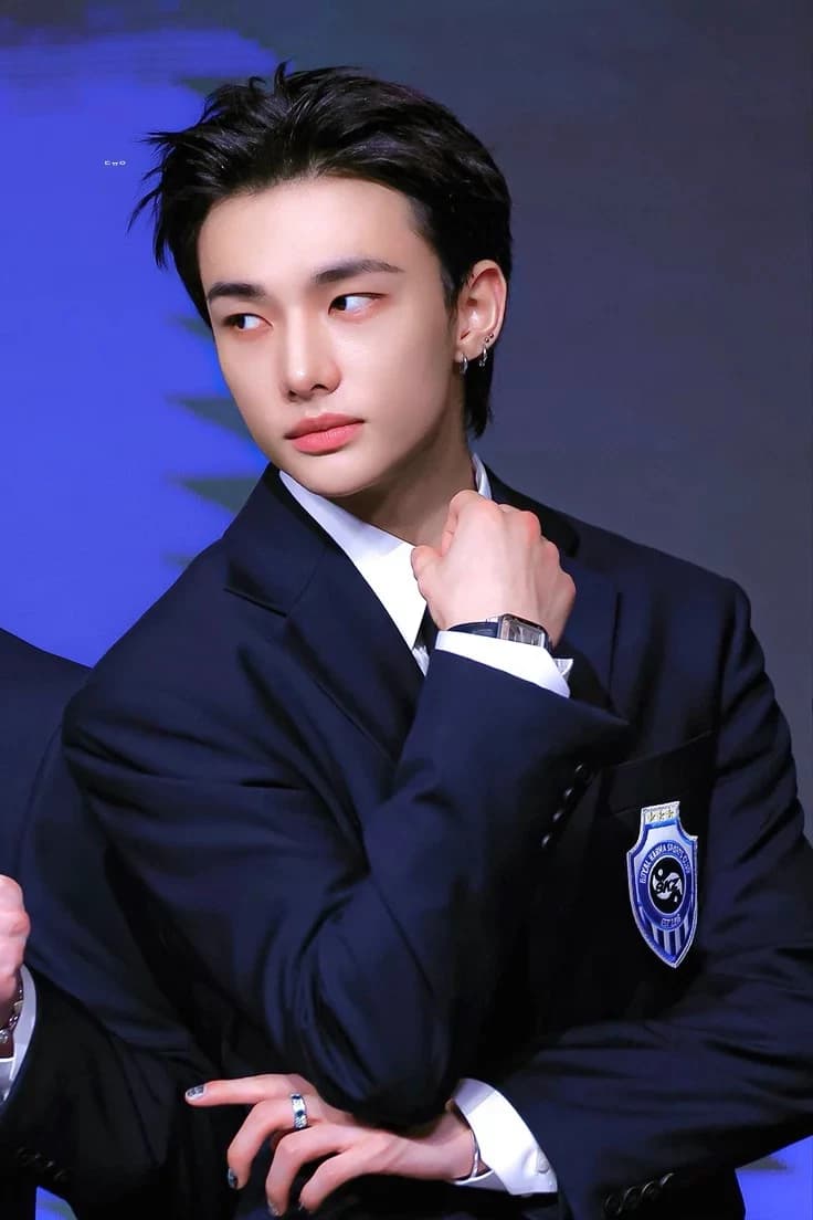Hwang Hyunjin thumbnail