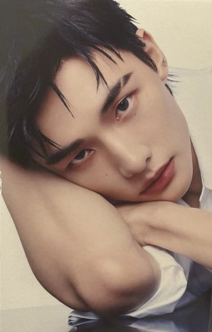 Hwang Hyunjin thumbnail