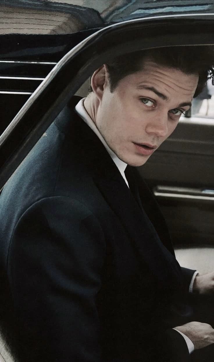 Bill Skarsgard thumbnail