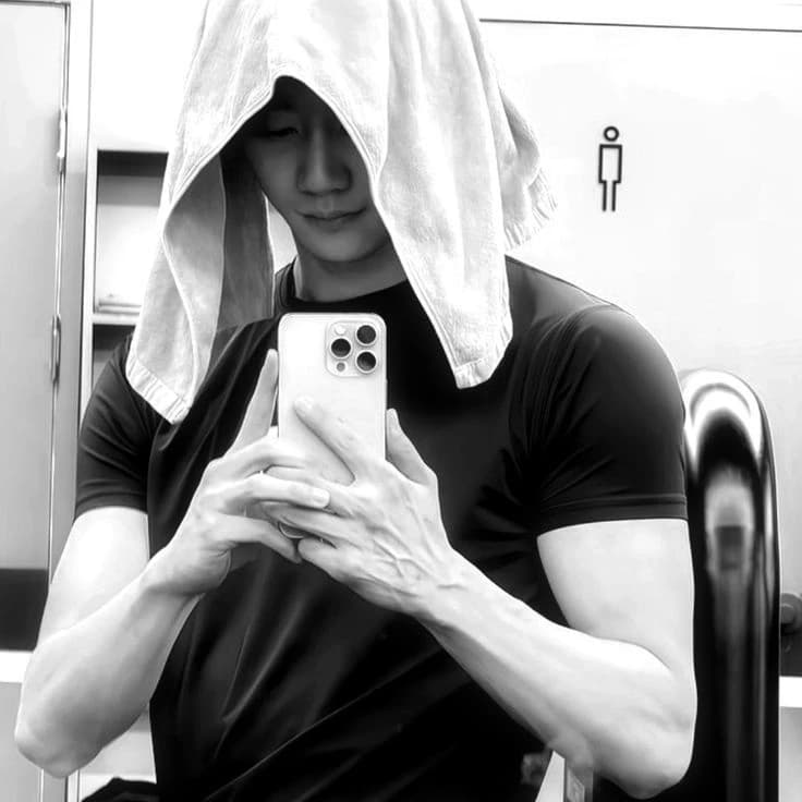 Lee Jun-young thumbnail