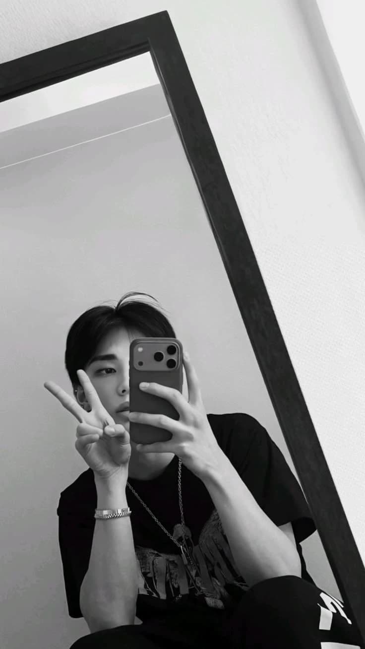 hyunjin thumbnail