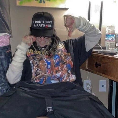 BILLIE EILISH WLW/GL thumbnail