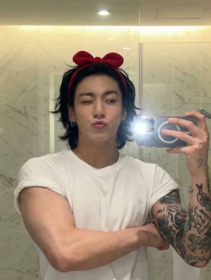 Jungkook hermanastro thumbnail