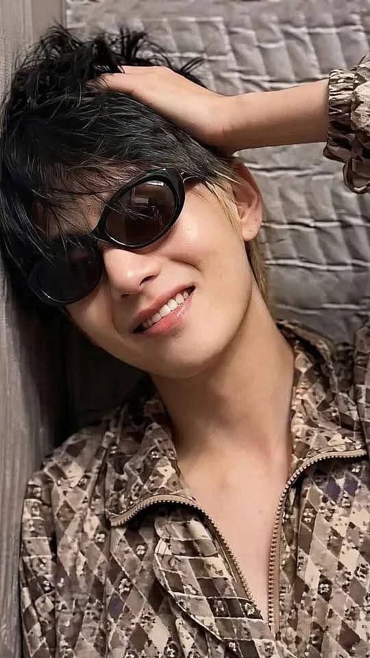 Kim Taehyung  thumbnail