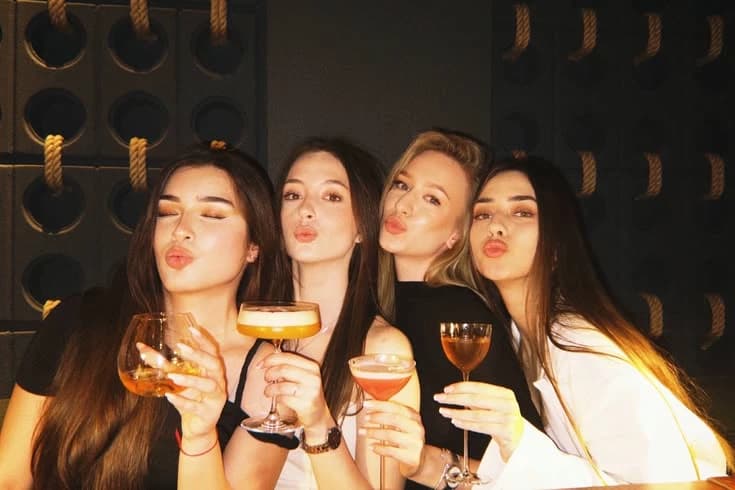 The Devéres Sisters. thumbnail