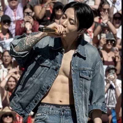Jungkook ( Sadist, Alpha, BDSM, red flag ) thumbnail