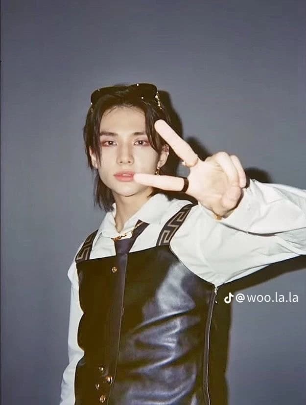 01 - Hwang Hyunjin thumbnail