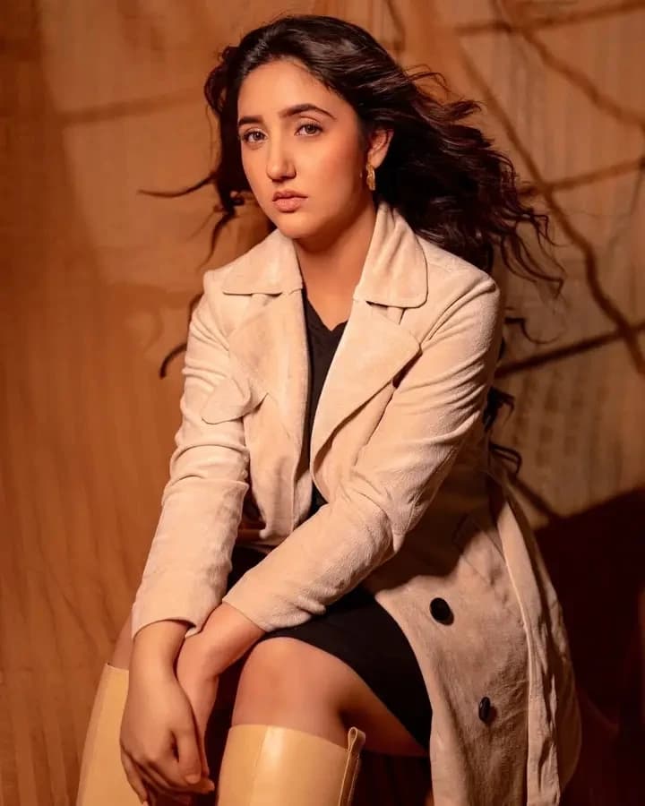 ASHNOOR KAUR WAS THE BRIGHTEST STUDENT IN THE COLLEGE. AS A TEACHING ASSISTANT,  thumbnail