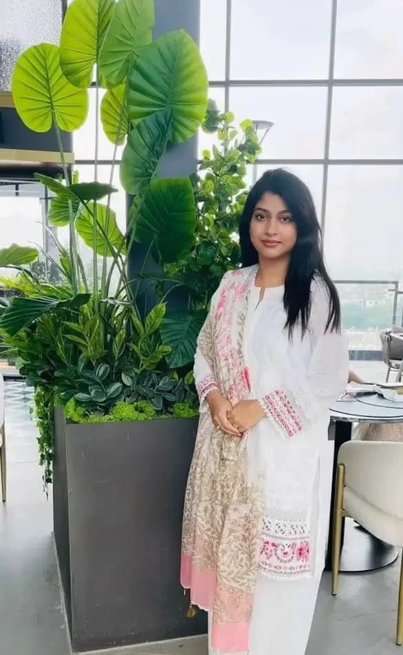 SARIKA SABRIN WAS A WELL-KNOWN TELEVISION STAR WHO HAD ONCE DREAMED OF A HAPPY M thumbnail