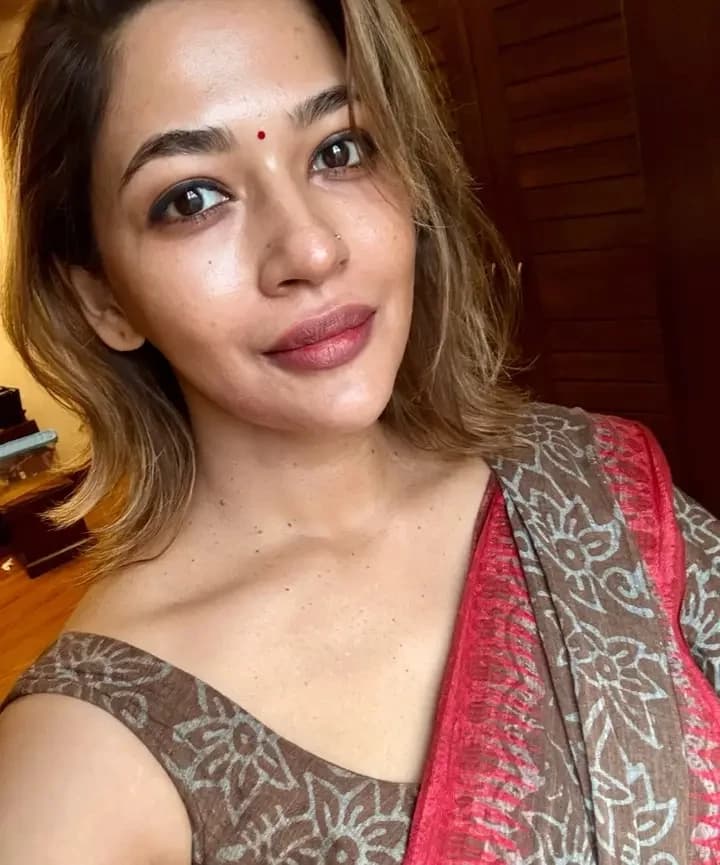 AZMERI HAQUE BADHON WAS THE QUIET, RECENTLY DIVORCED WOMAN thumbnail