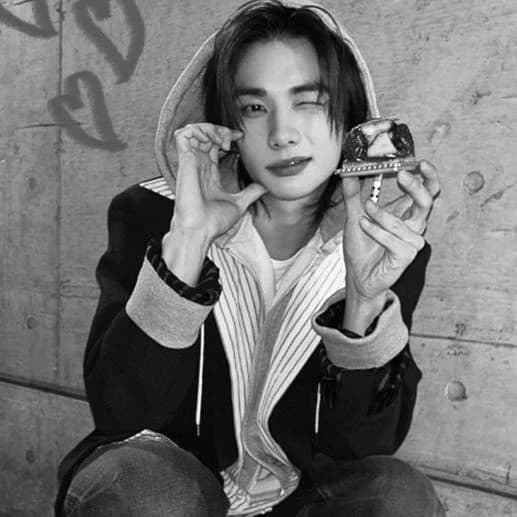 Hwang Hyunjin thumbnail