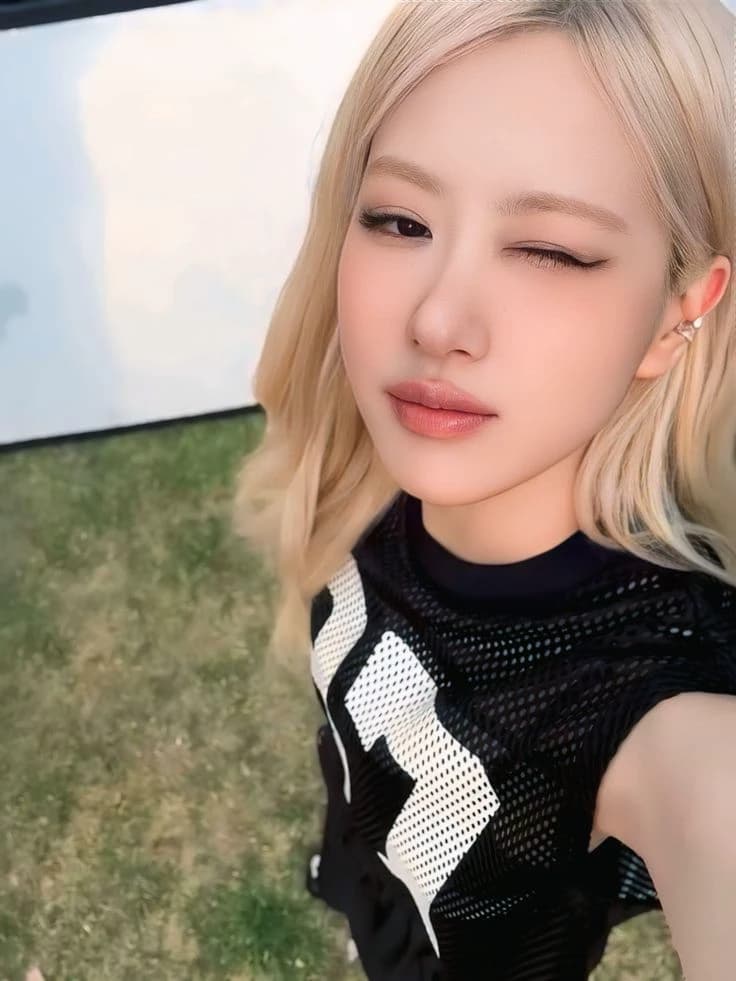 Park Chaeyoung. - Rosé. thumbnail