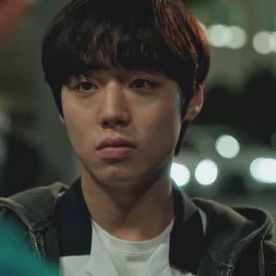 HÉROE DEBIL; Yeon Si-eun.  thumbnail