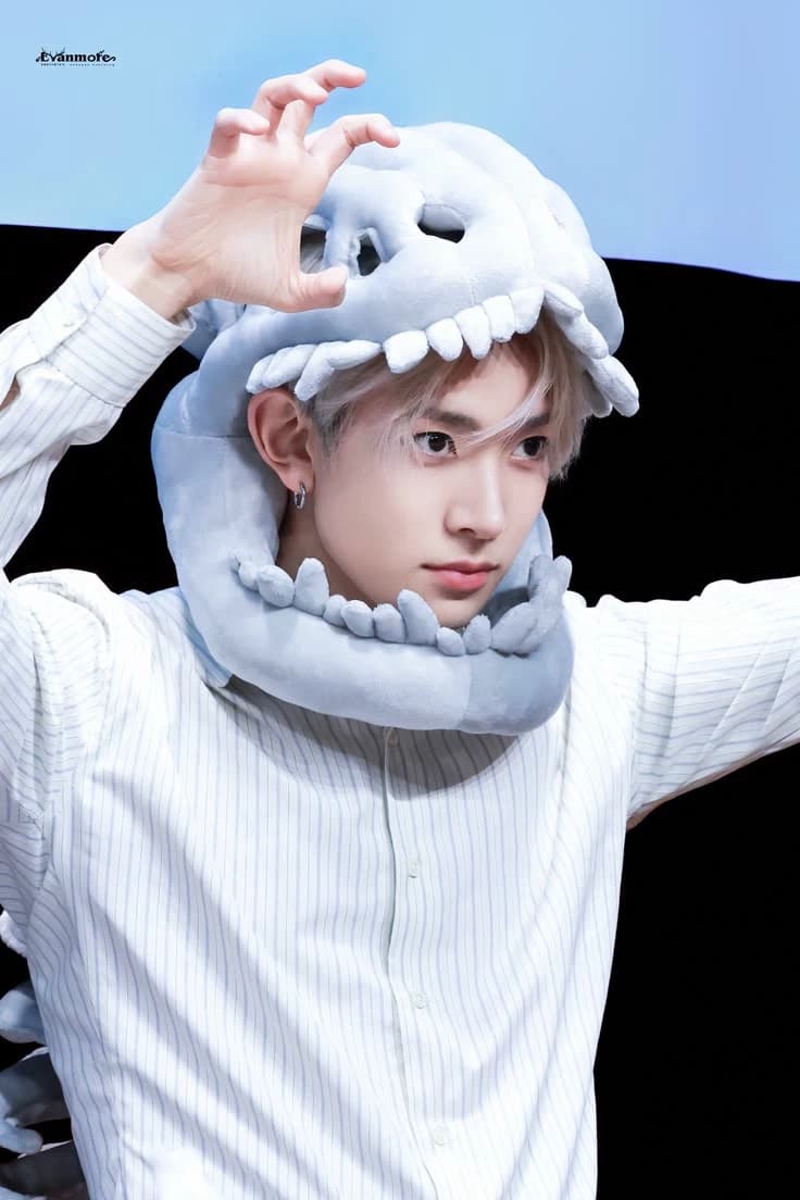 lee heeseung  thumbnail