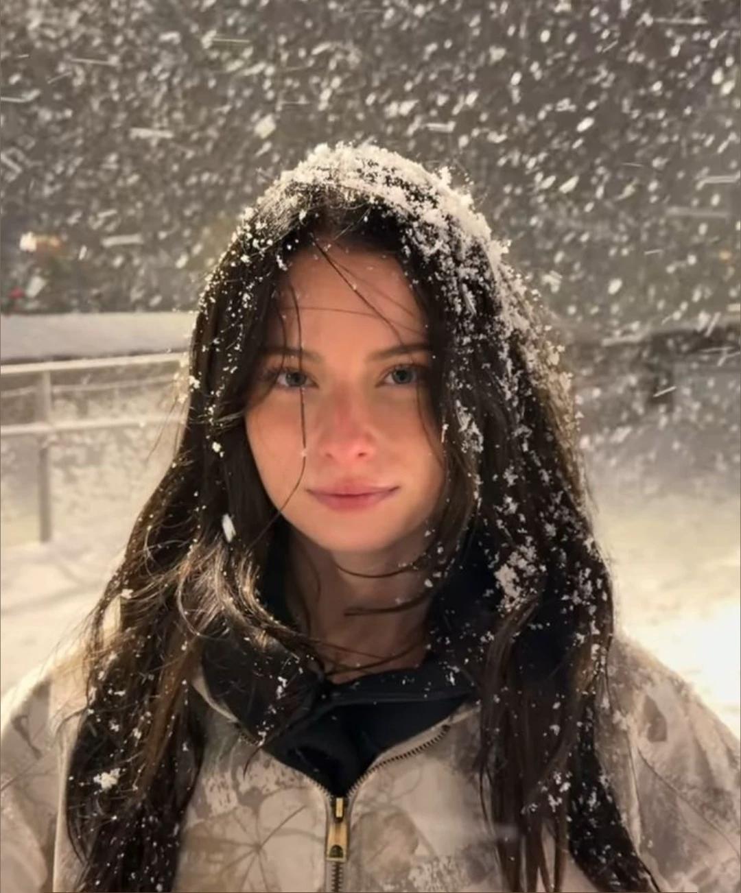 Lia thumbnail