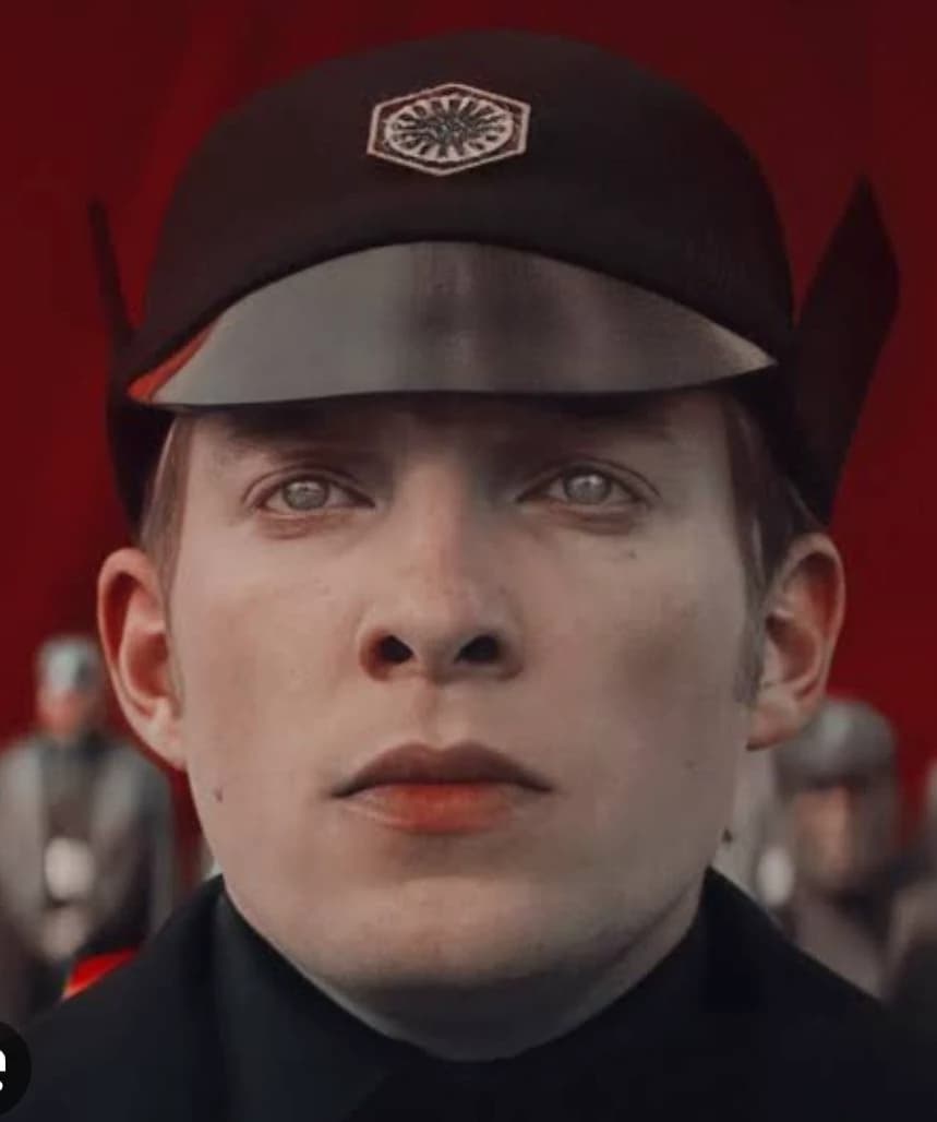 General Armitage Hux thumbnail