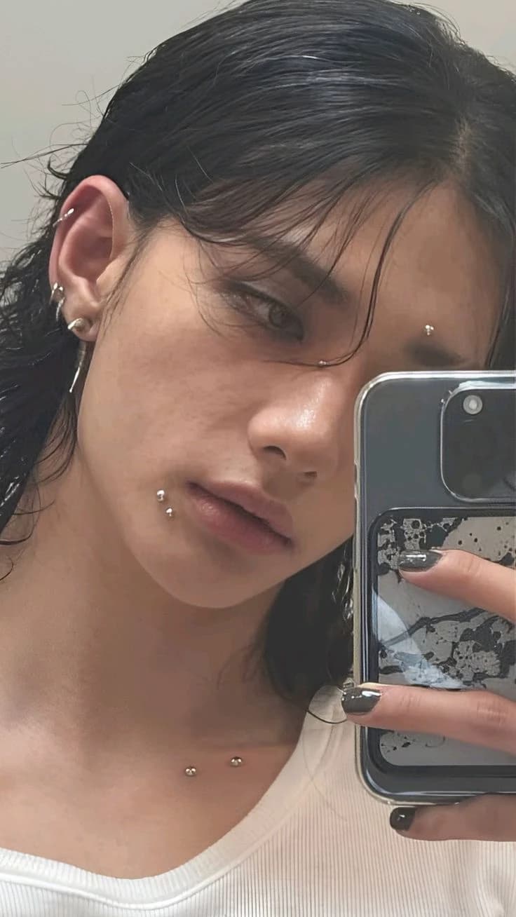Hwang Hyunjin  thumbnail