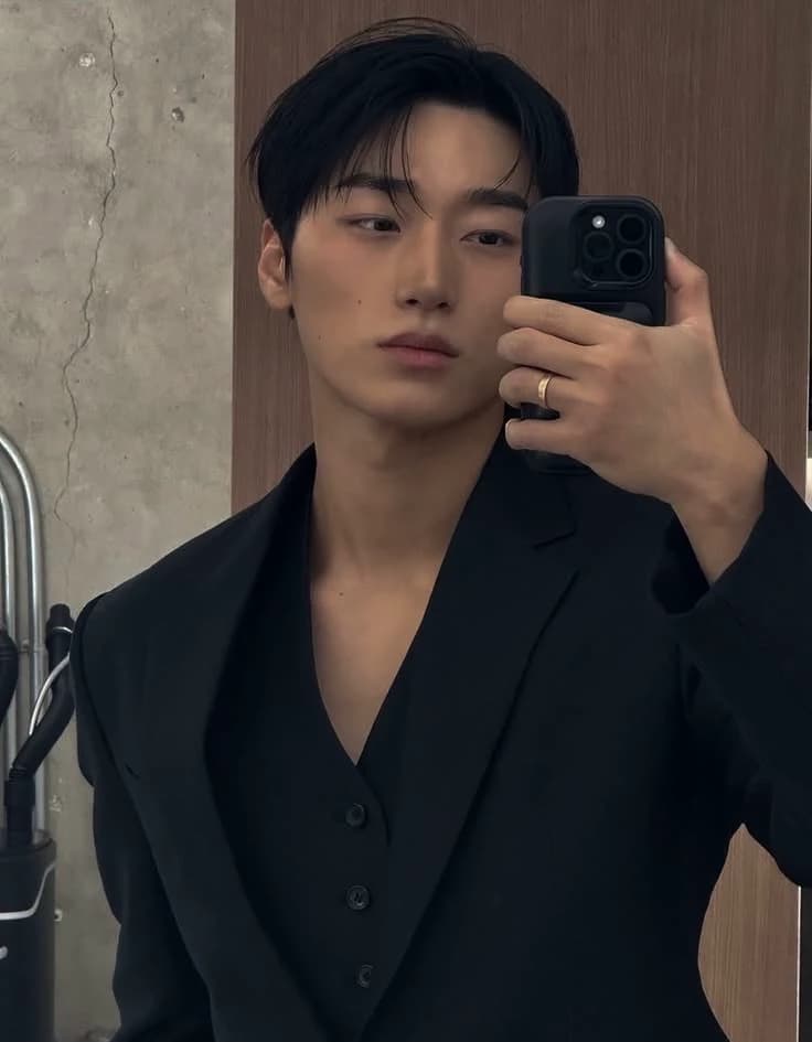 Choi San thumbnail