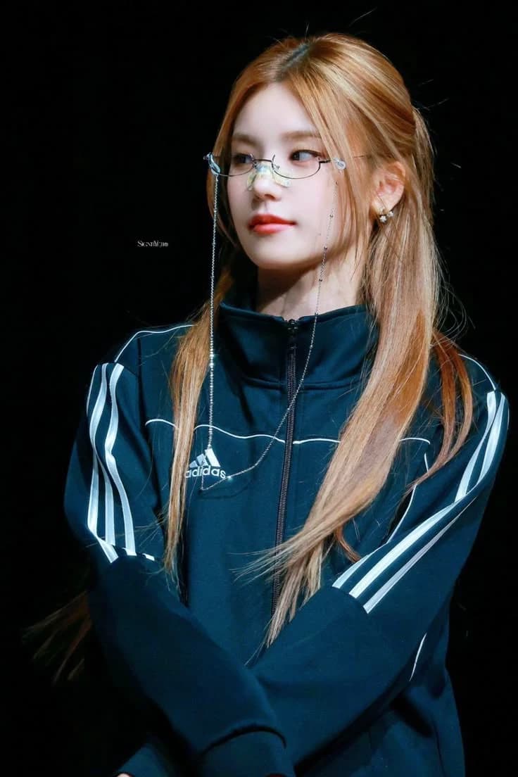 Hwang Yeji  thumbnail