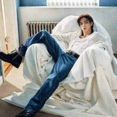 Hwang hyunjin  thumbnail