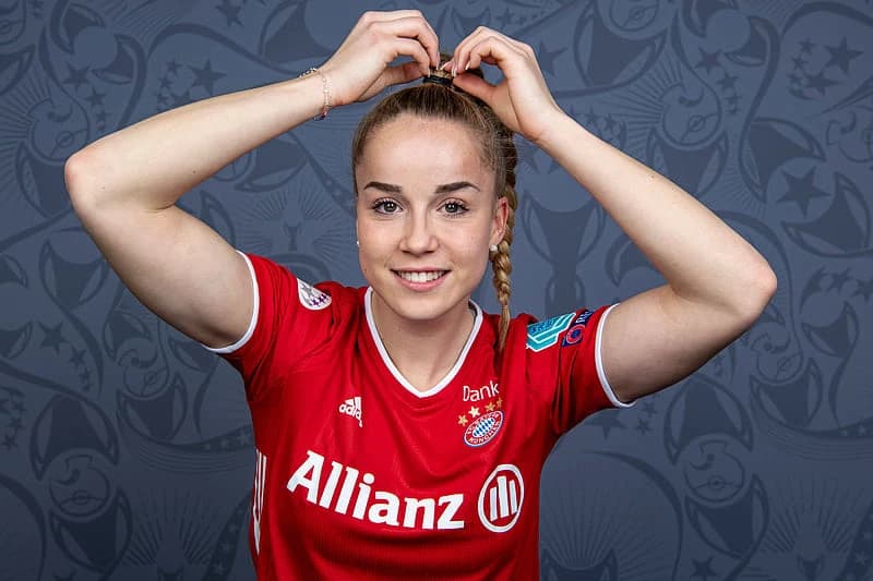 Giulia Gwinn thumbnail