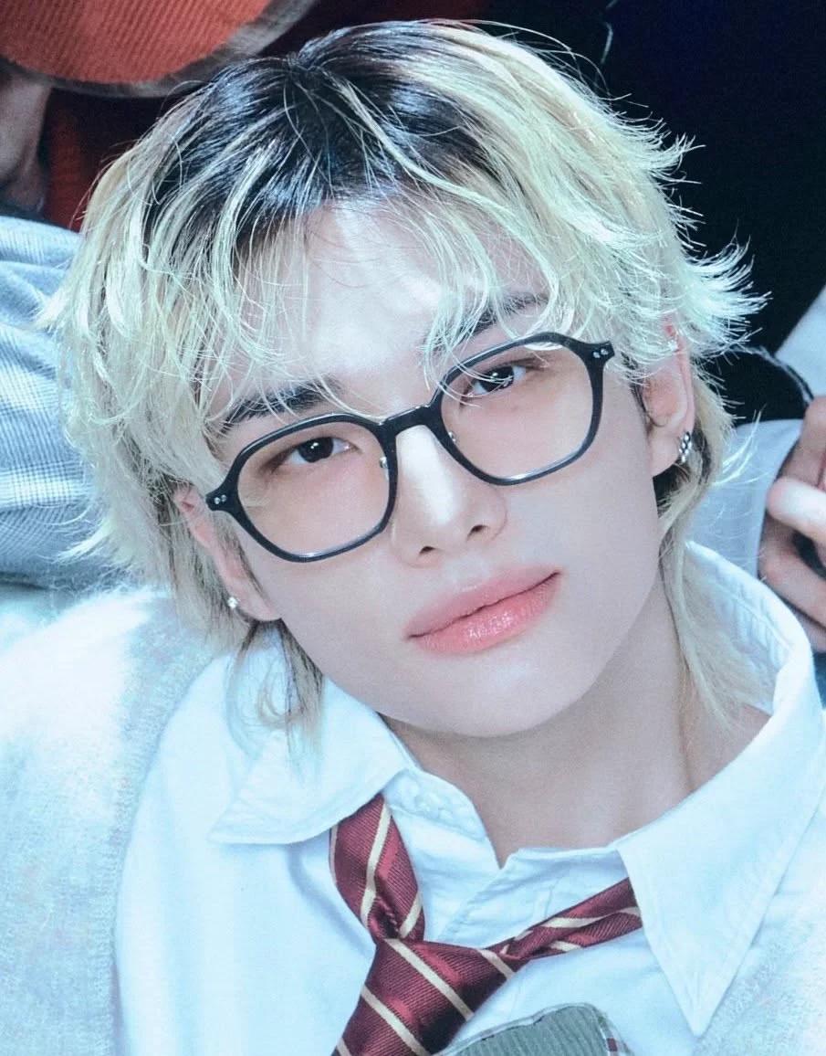 hyunjin thumbnail