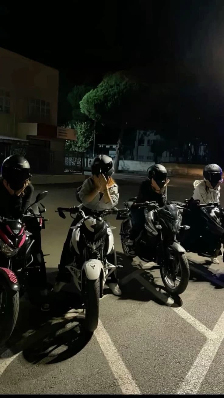 Cassie, Mirinda, Ashley and Leah...girl bikers thumbnail