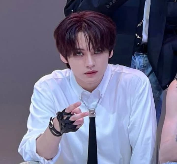 lee know thumbnail