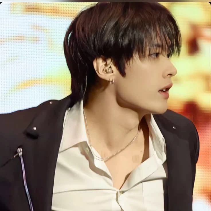 Lee Know thumbnail